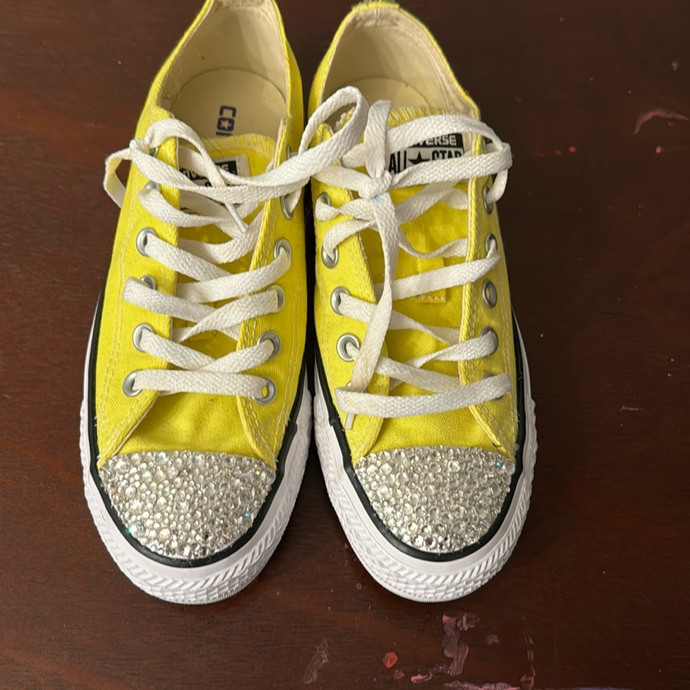 Yellow converse